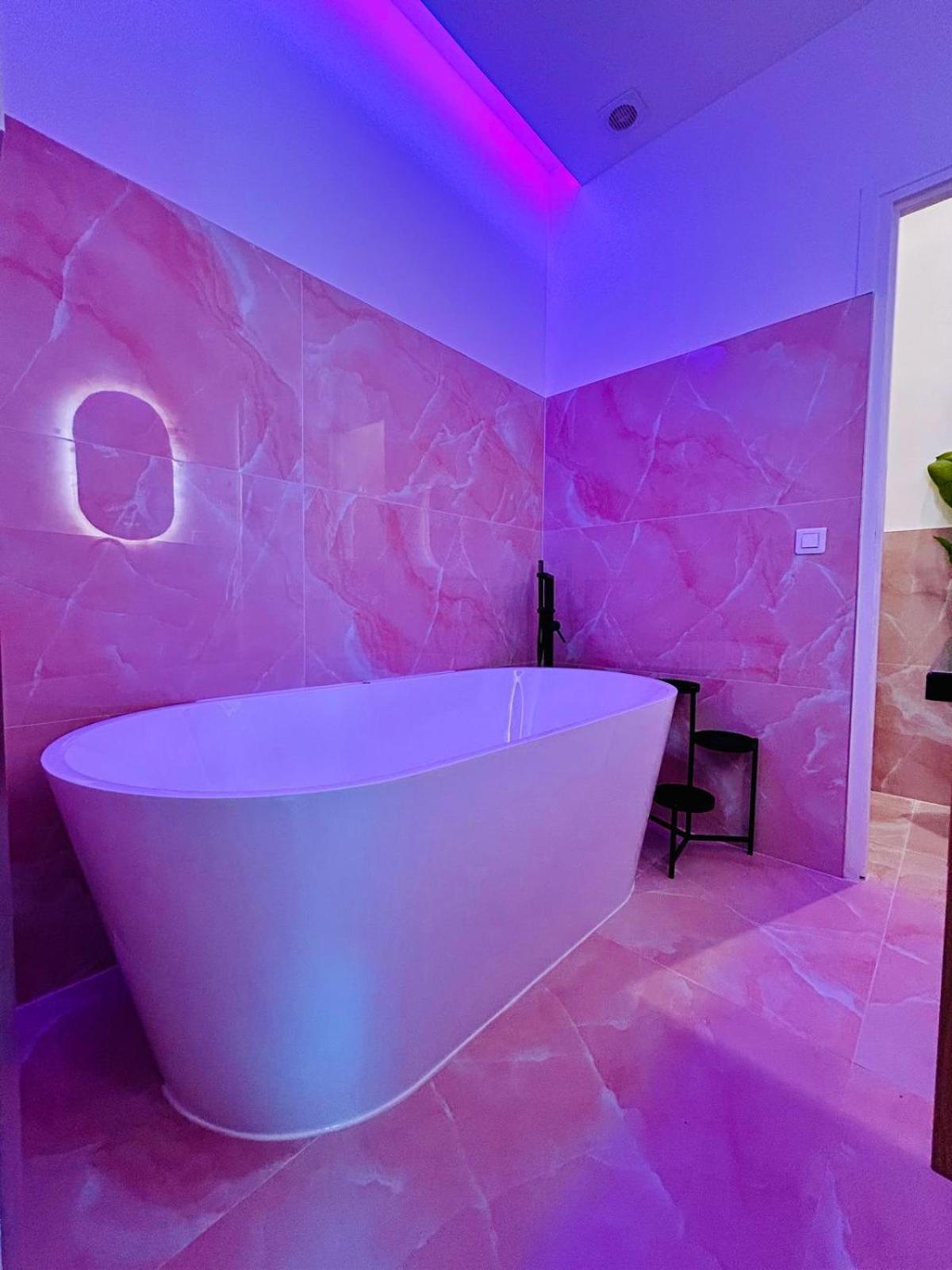 Intimate Escape - Seaside - Bath - Wifi - Ac Apartment Nizza